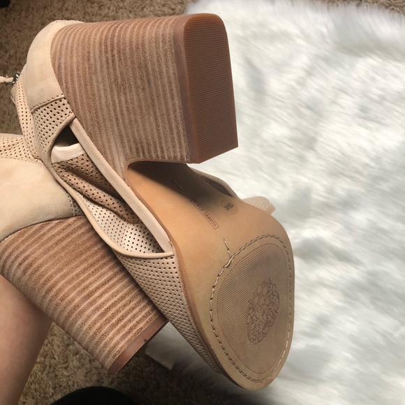 NWOT VINCE CAMUTO Bevina Cutout Nude Booties - Picture 6 of 6